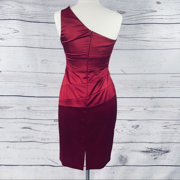 David's Bridal red single shoulder ruched dress - Picture 10 of 15